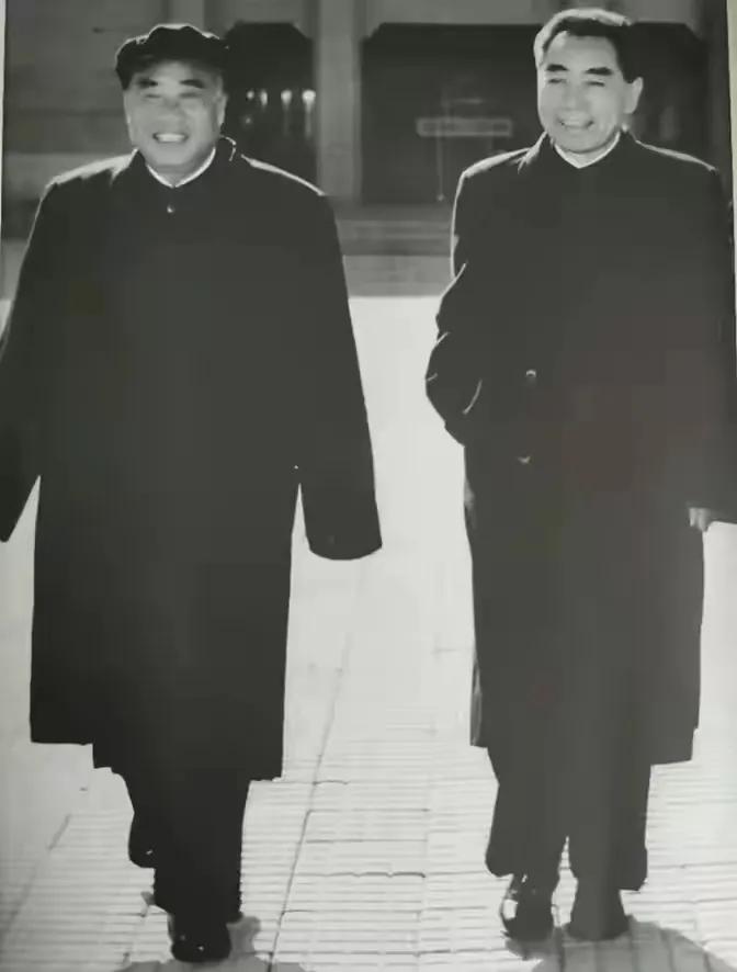 周恩来逝世后,朱德放声大哭,毛主席默默流泪,同年相继病逝