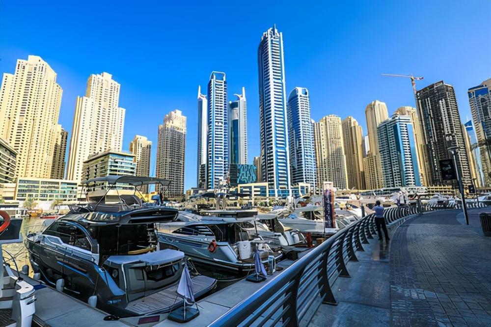 迪拜塔有多高多少米(迪拜塔高几米)