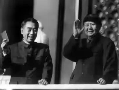 周恩来逝世后,朱德放声大哭,毛主席默默流泪,同年相继病逝