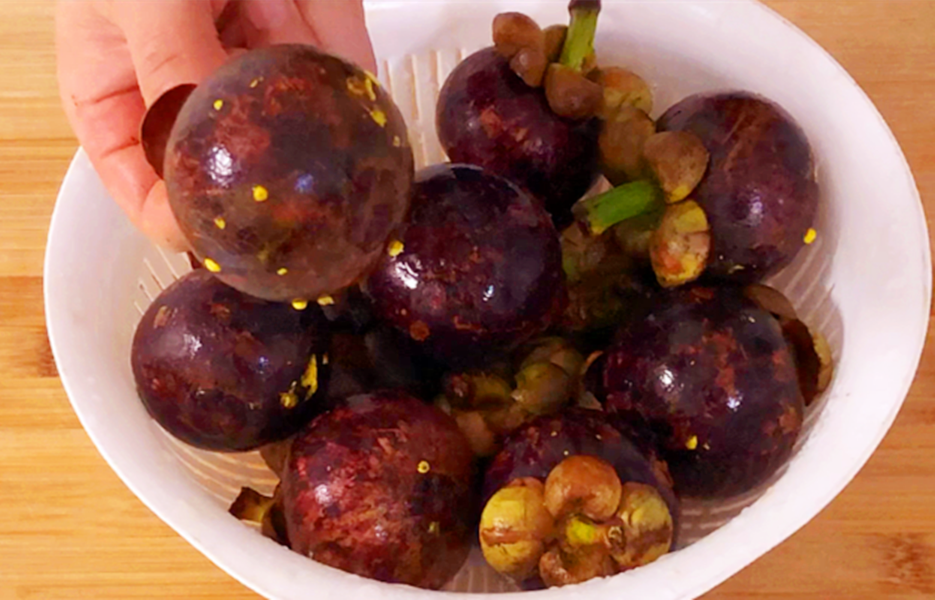 山竹里面黄黄的是什么可以吃吗?水果店老板:不懂的人买的山竹白吃了