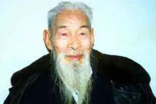 昔有佳人公孙氏下一句(昔有佳人公孙氏打一动物)