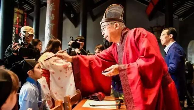 一般人可以戴朱砂吗?朱砂的功效与作用佩戴禁忌