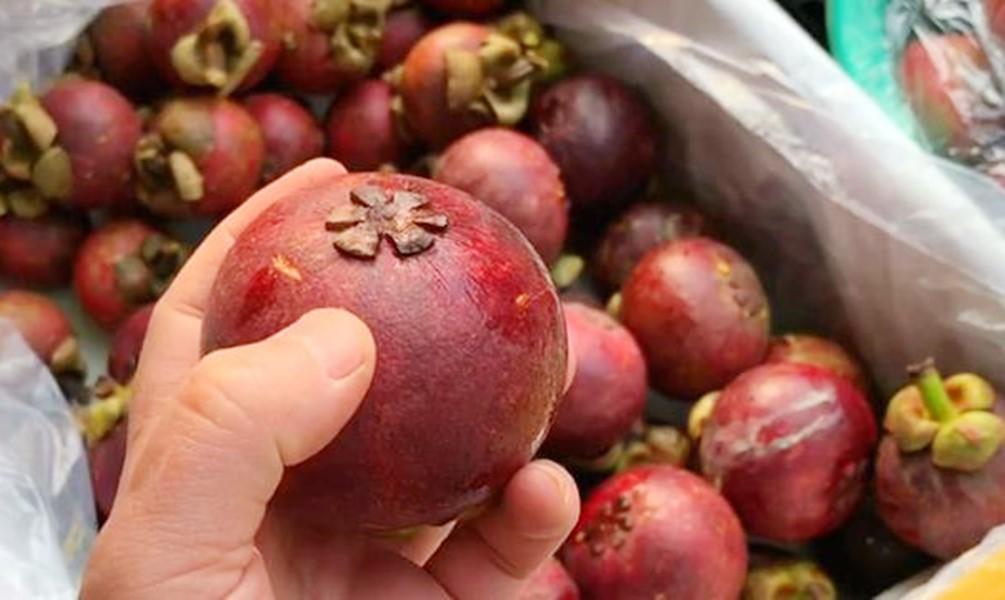 山竹里面黄黄的是什么可以吃吗?水果店老板:不懂的人买的山竹白吃了