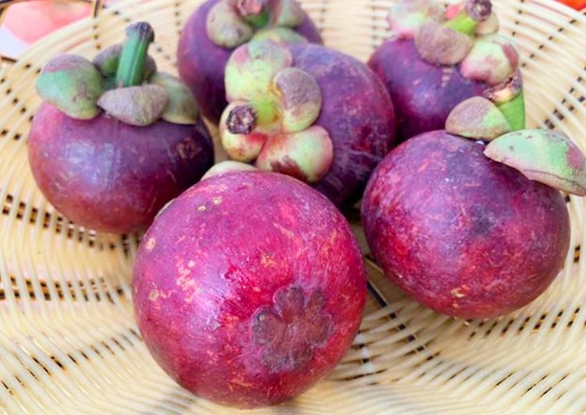 山竹里面黄黄的是什么可以吃吗?水果店老板:不懂的人买的山竹白吃了